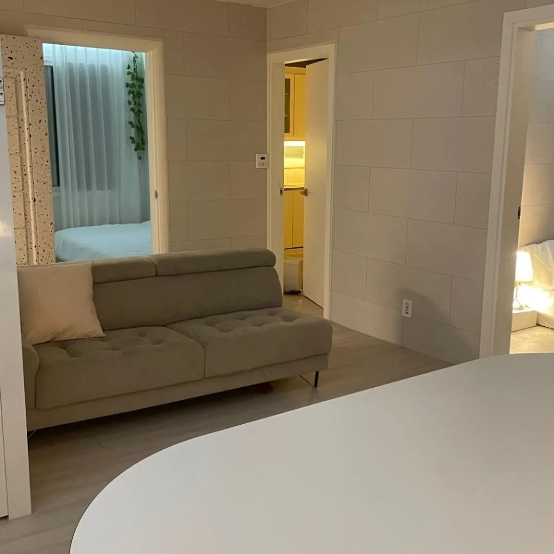 Parking Available, Luxury Apartment Within A 5-Minute Walk To Hongdae, Hapjeong, Mangwon, And Mangwon Market Seúl 0*,  Corea del Sur