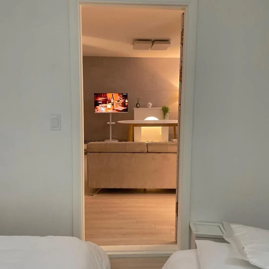 Parking Available, Luxury Apartment Within A 5-Minute Walk To Hongdae, Hapjeong, Mangwon, And Mangwon Market Seoul